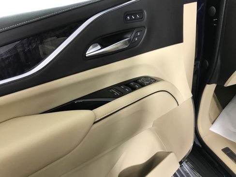 Used 2021 Cadillac Escalade Premium Luxury image 8