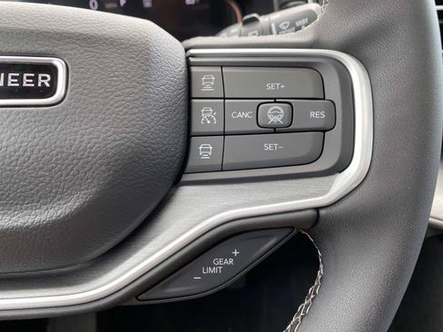 New 2026 Jeep Grand Wagoneer L 4WD w/ Premium Group I image 18
