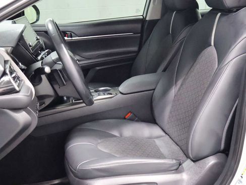 Used 2022 Toyota Camry XSE AWD/4WD image 5