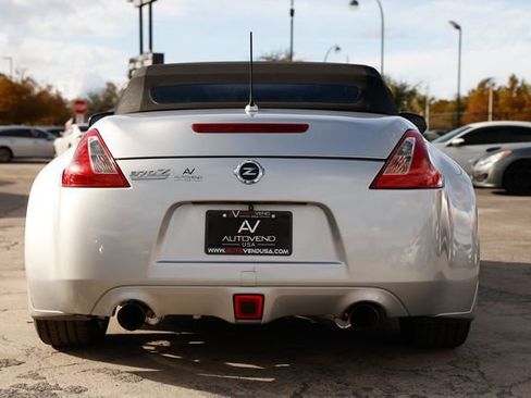 Used 2010 Nissan 370Z Touring image 12