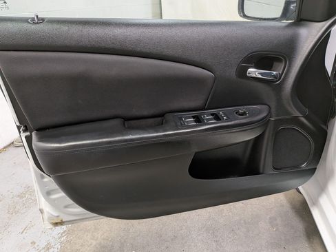 Used 2014 Chrysler 200 LX FWD image 15