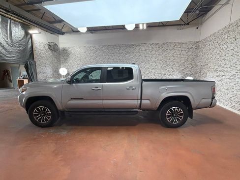 Used 2021 Toyota Tacoma TRD Sport w/ Technology Package AWD/4WD image 4