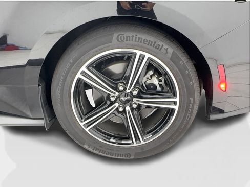 Used 2025 Ford Mustang Convertible RWD image 12