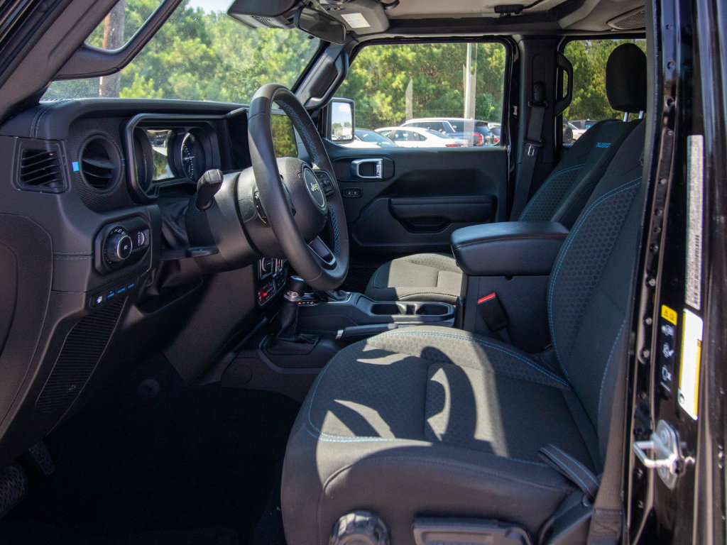 Used 2024 Jeep Wrangler Unlimited Rubicon 4xe AWD/4WD image 8
