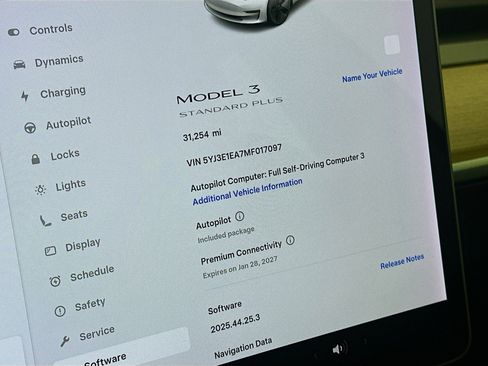 Used 2021 Tesla Model 3 Standard Range Plus image 18