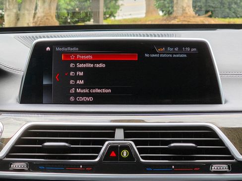 Used 2019 BMW 750i xDrive w/ Executive Package image 25