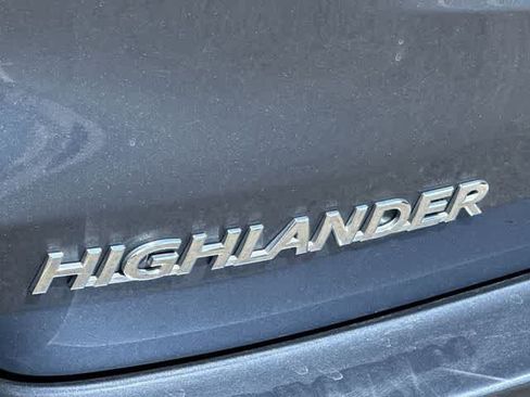 Used 2019 Toyota Highlander XLE AWD/4WD image 31