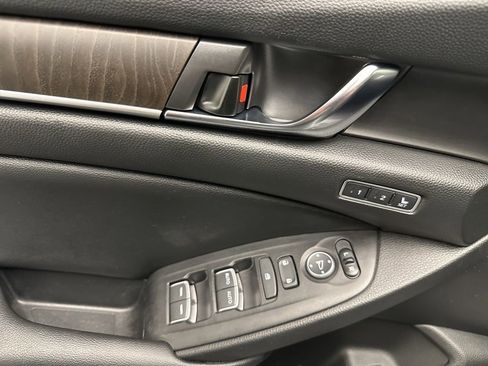 Used 2021 Honda Accord Touring image 25