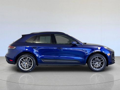 Used 2023 Porsche Macan image 9
