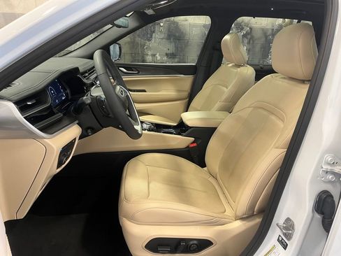 Used 2022 Jeep Grand Cherokee Limited 4xe w/ Luxury Tech Group II image 16