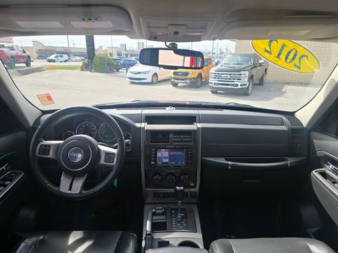 Used 2012 Jeep Liberty Limited Jet w/ Comfort/Convenience Group image 16