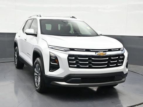 Used 2025 Chevrolet Equinox LT w/ Safety and Technology Package FWD image 8