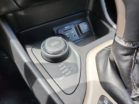 Used 2016 Jeep Cherokee Limited AWD/4WD image 24