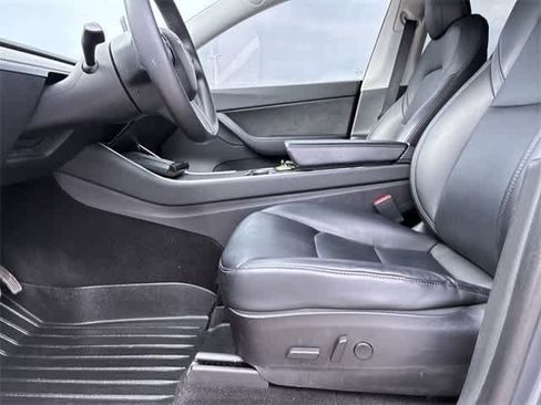 Used 2020 Tesla Model Y Long Range image 17