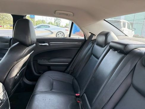 Used 2016 Chrysler 300 Limited RWD image 8