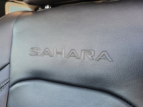 Used 2023 Jeep Wrangler Unlimited Sahara w/ Cold Weather Group image 17