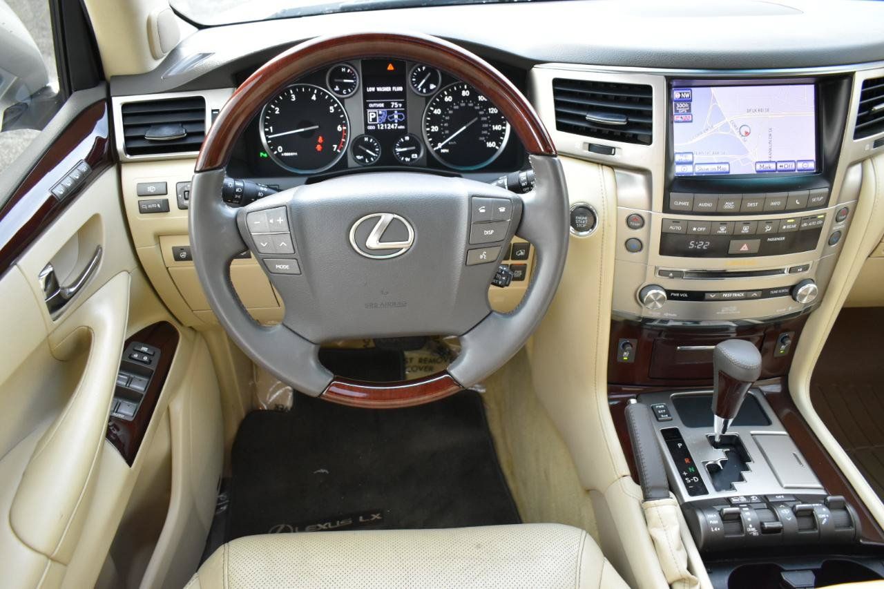 Used 2013 Lexus LX 570 4WD w/ Luxury Pkg image 12