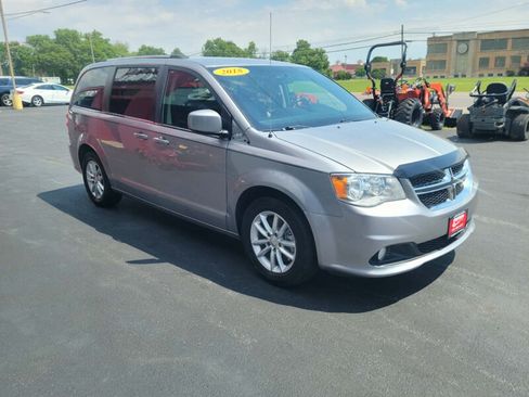 Used 2018 Dodge Grand Caravan SXT FWD image 4