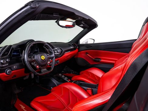 Used 2019 Ferrari 488 Spider RWD image 21