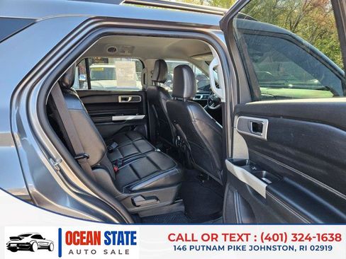 Used 2021 Ford Explorer XLT w/ Equipment Group 202A RWD image 12