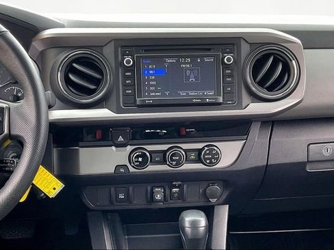 Used 2018 Toyota Tacoma SR5 image 9