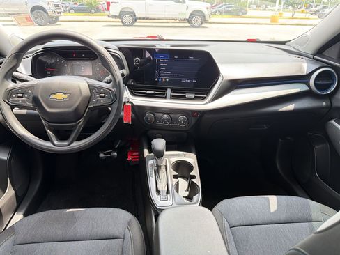 Used 2024 Chevrolet Trax LS w/ LS Convenience Package FWD image 15