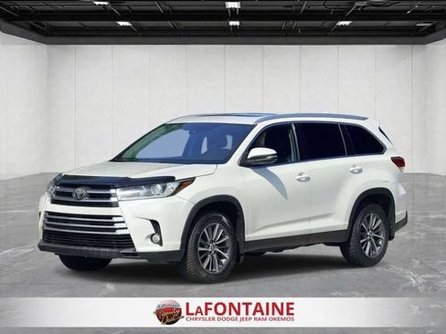 Used 2019 Toyota Highlander XLE AWD/4WD image 1
