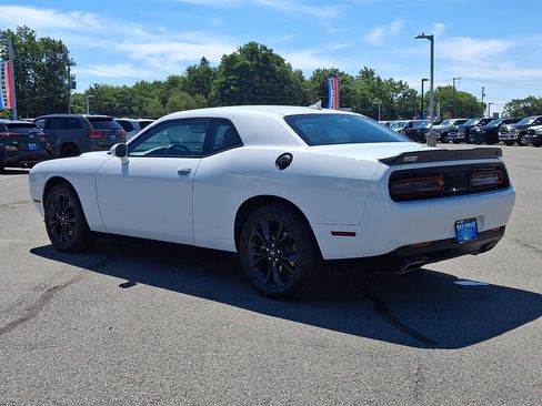 Used 2022 Dodge Challenger SXT w/ Driver Convenience Group AWD/4WD image 4