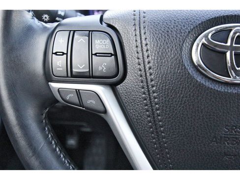 Used 2018 Toyota Highlander XLE AWD/4WD image 19