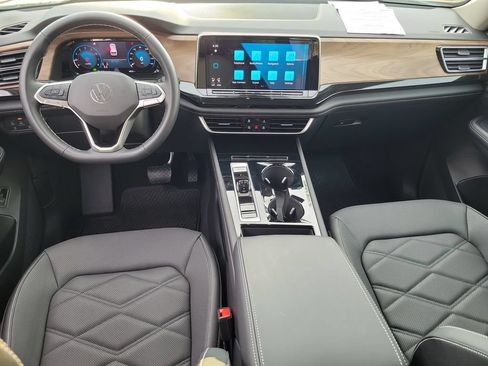 Certified 2026 Volkswagen Atlas SE FWD image 3