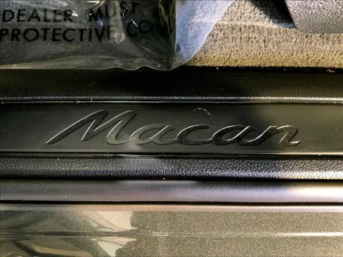 Certified 2025 Porsche Macan image 19