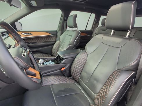 Used 2023 Jeep Grand Cherokee Summit AWD/4WD image 28