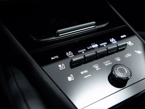 Certified 2025 Porsche Cayenne image 23