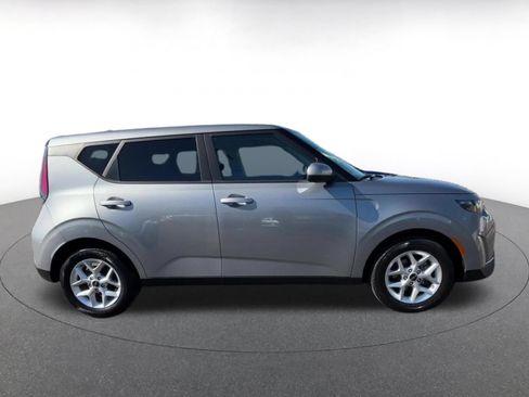 Used 2025 Kia Soul LX w/ LX Technology Package FWD image 16