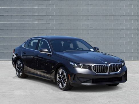 Used 2026 BMW 530i w/ Premium Package RWD image 1