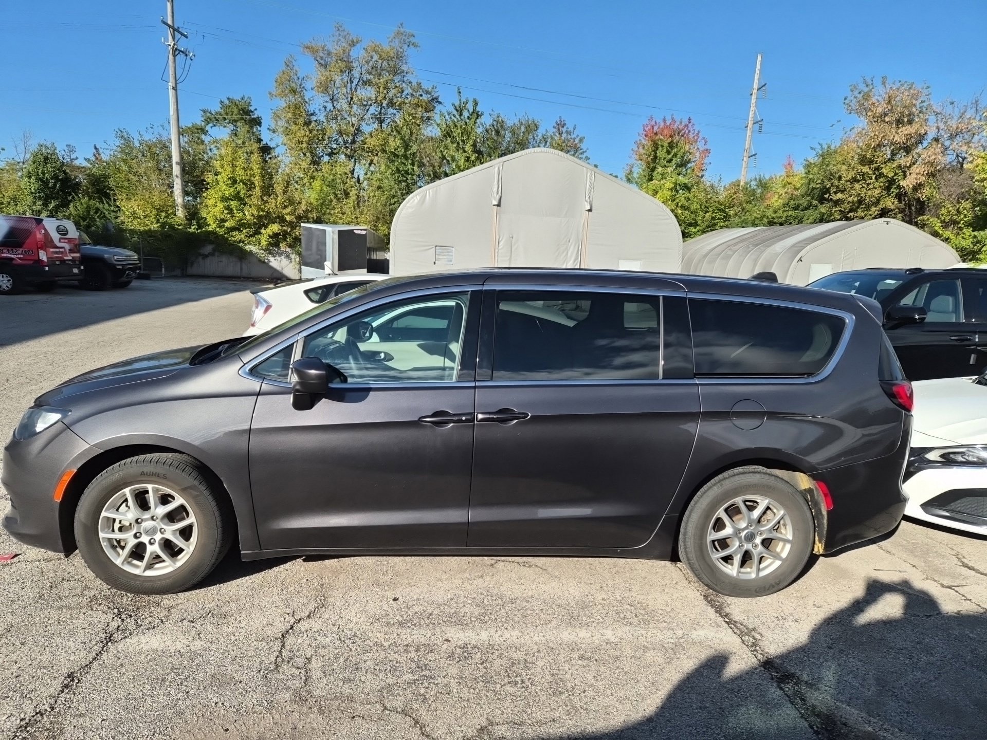 Used 2023 Chrysler Voyager LX FWD image 6