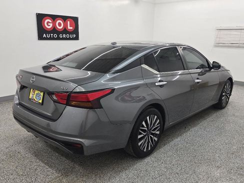 Used 2023 Nissan Altima 2.5 SV FWD image 6