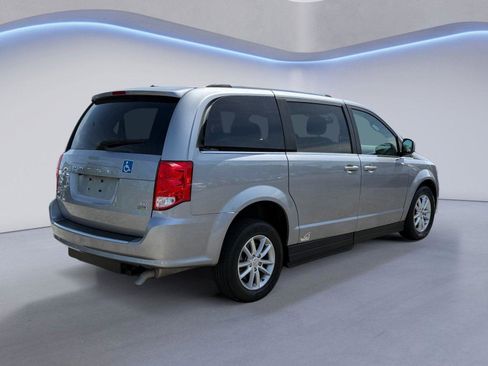 Used 2018 Dodge Grand Caravan SXT FWD image 3
