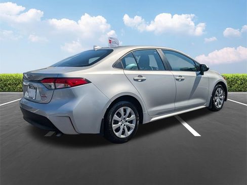 Used 2025 Toyota Corolla LE FWD image 5