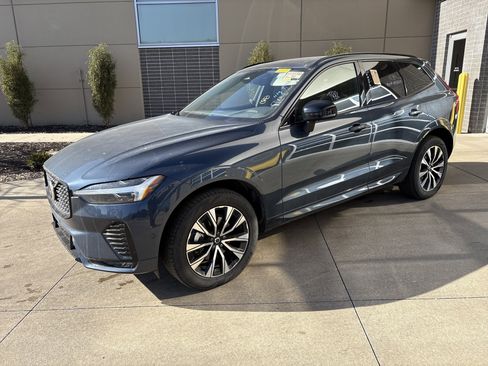 Used 2025 Volvo XC60 B5 Plus image 5