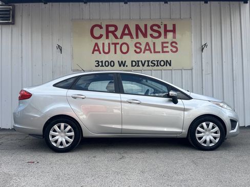 Used 2013 Ford Fiesta SE image 2