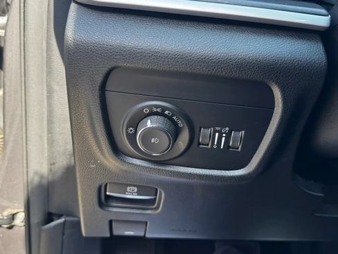 Used 2022 Jeep Grand Cherokee L Limited AWD/4WD image 39
