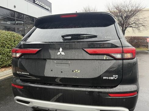 Used 2025 Mitsubishi Outlander SE image 35