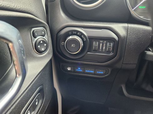 Used 2022 Jeep Wrangler Unlimited Sahara w/ Cold Weather Group AWD/4WD image 25