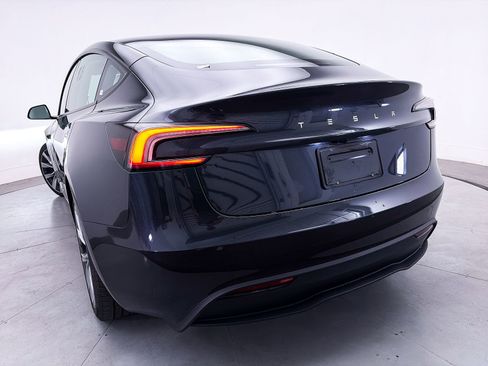 Used 2024 Tesla Model 3 Standard Range RWD image 8