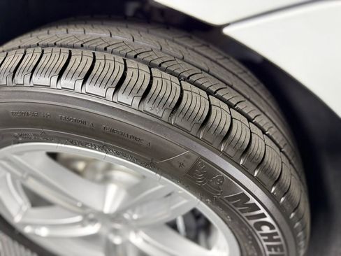 New 2026 Porsche Macan image 14