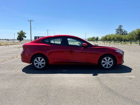 Used 2017 MAZDA MAZDA3 Sport FWD image 4