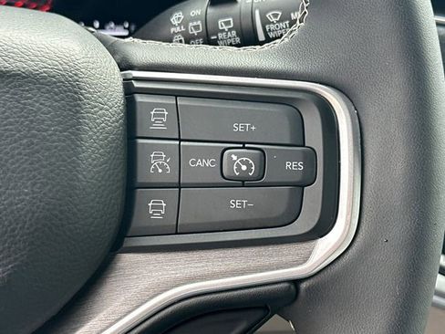 Used 2025 Jeep Wagoneer 4WD image 30