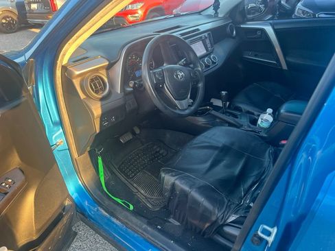 Used 2016 Toyota RAV4 LE FWD image 4