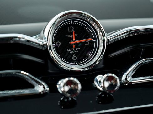 New 2025 Bentley Bentayga image 38